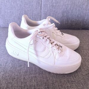 NIKE Air Force 1 PLT.AF.ORM Triple White
Size 7.5
Style DJ9946-100